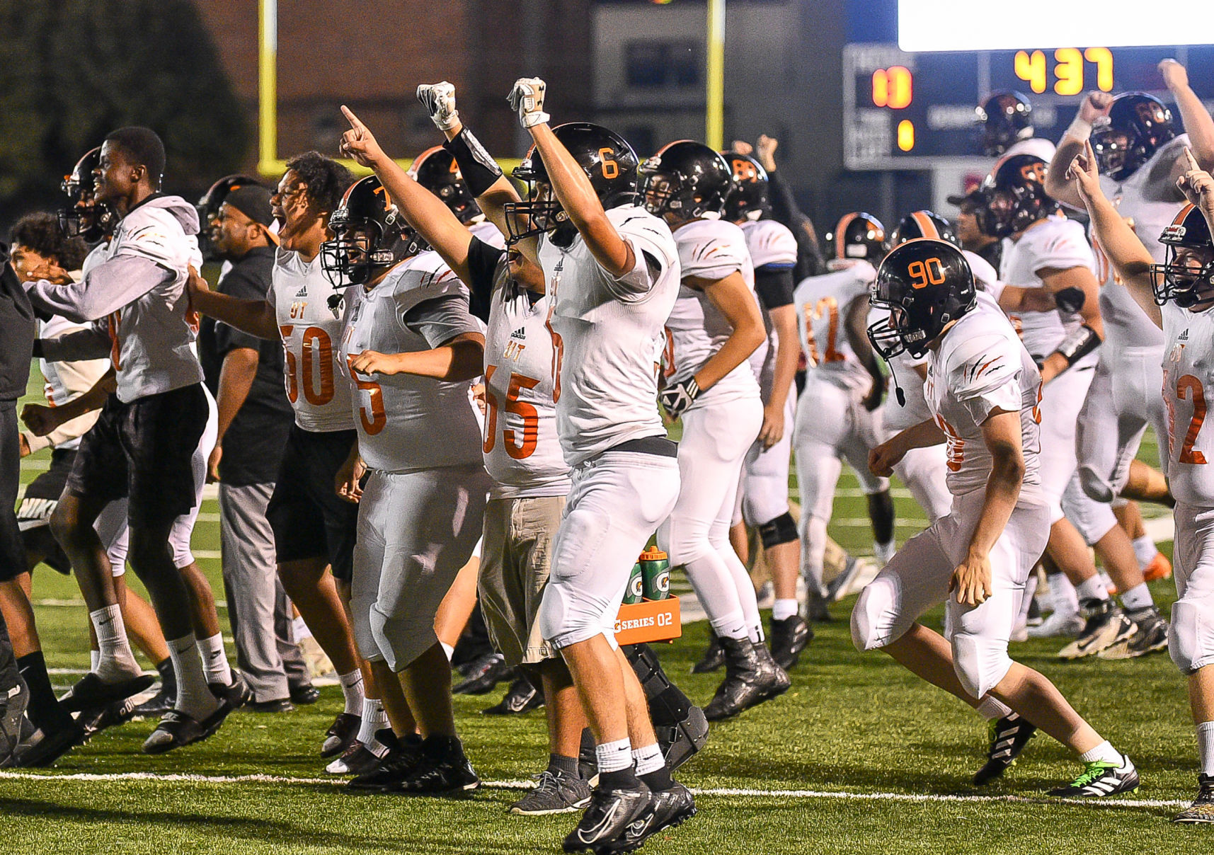 083019-qct-spt-ut-west-football-206a.jpg
